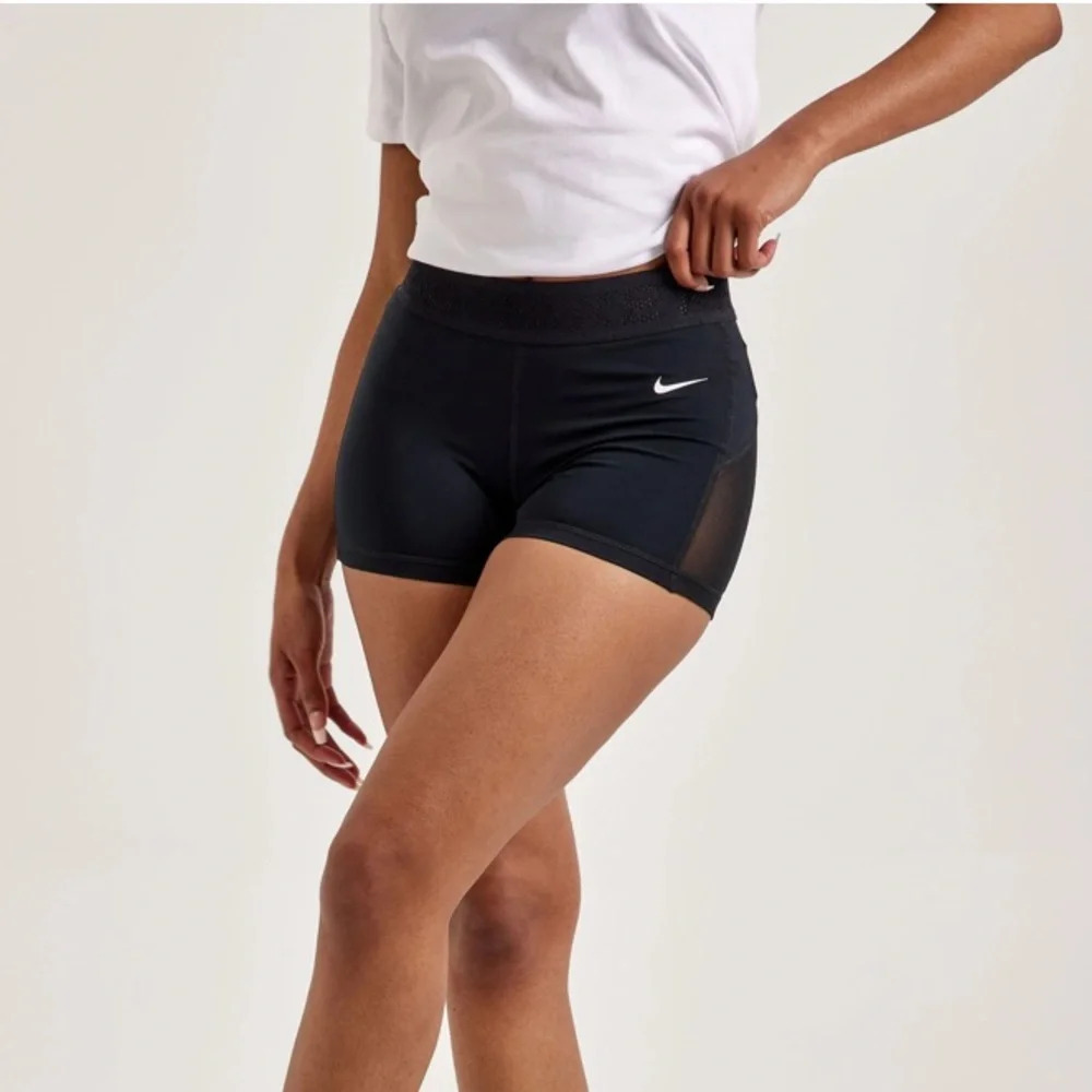 NIKE MID-RISE MESH-PANELED SHORTS black fn3336-010 L
